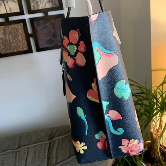 SOLD⛔️Authentic COACH Double faced floral leather tote - Picture 8 of 15